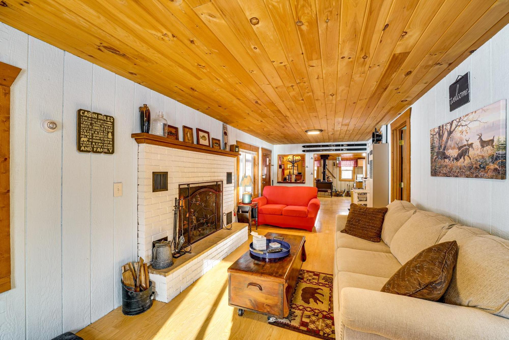 Pet-Friendly Irons Cottage About 4 Mi To Sand Lake! Экстерьер фото