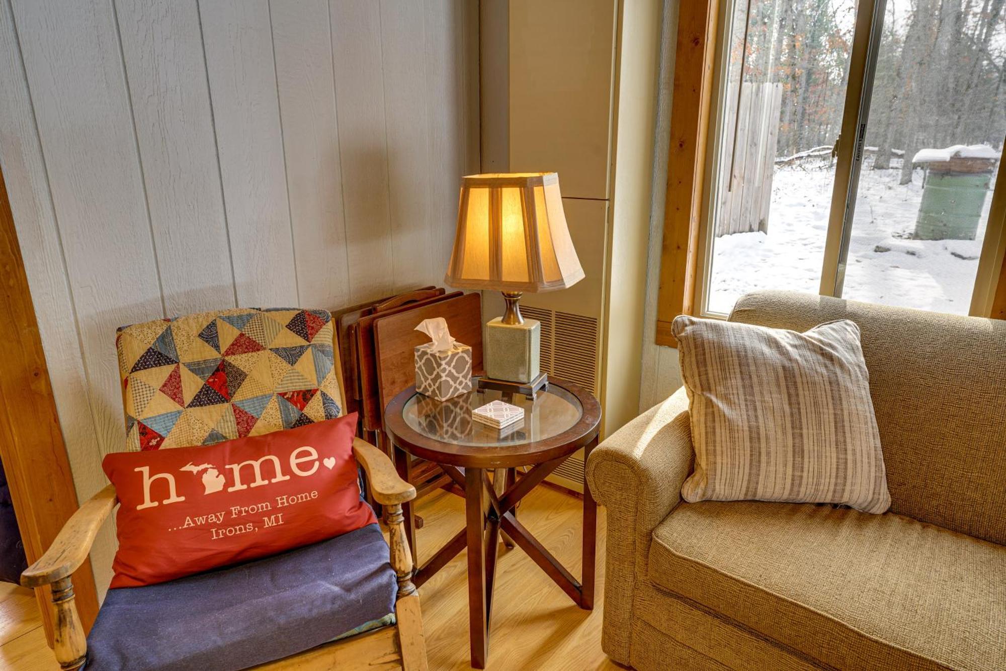 Pet-Friendly Irons Cottage About 4 Mi To Sand Lake! Экстерьер фото